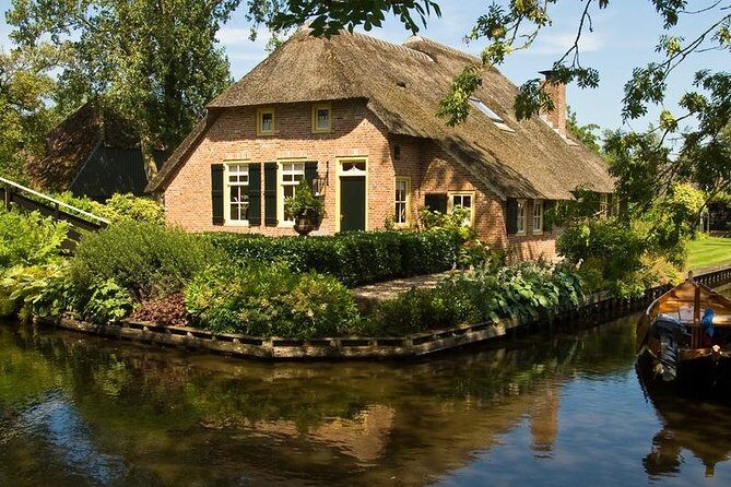 Giethoorn Day Private Tour & Boat Trip - Who Should Consider This Tour?