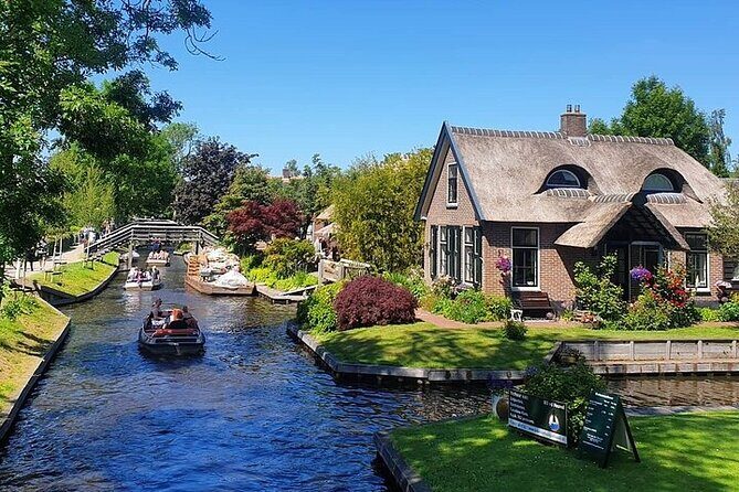 Giethoorn Day Tour from Amsterdam with Small Boat Ride - Analyzing the Value: Is It Worth It?