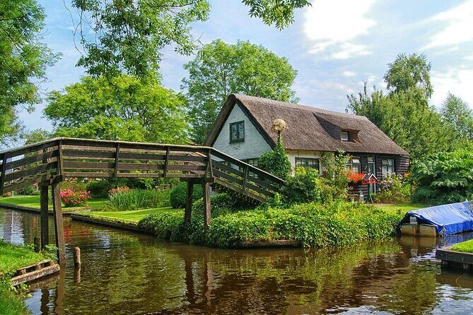 Giethoorn Day Trip from Amsterdam With Cruise and Cheeseplatter - Return Trip and Optional Canal Cruise in Amsterdam