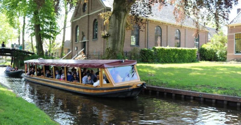 Giethoorn: Private Guided Canal Cruise with Coffee and Tea - Exploring Giethoorn: A Private Canal Cruise with Coffee and Tea