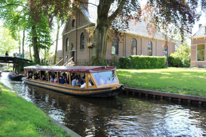 Giethoorn: Private Guided Canal Cruise with Coffee and Tea - Why This Tour Is a Great Choice