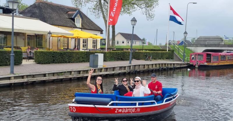 Giethoorn private tour with open boat and local captain - In-Depth Look at the Experience