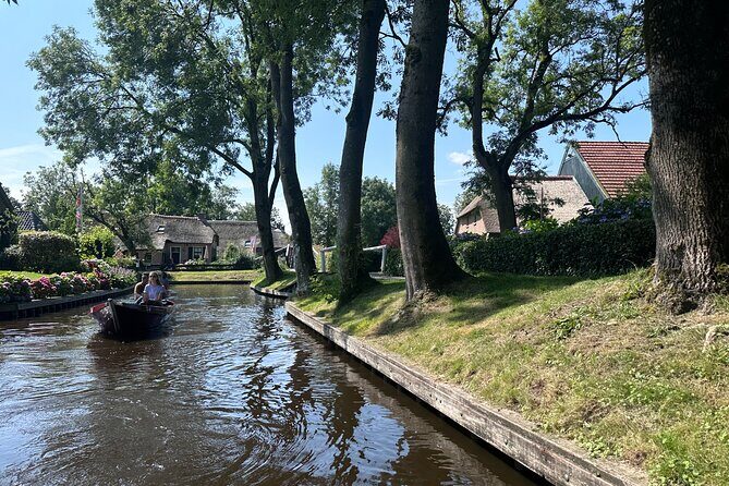 Giethoorn Roundtrip Transport with Optional Guided Canal Cruise - The Optional Guided Cruise