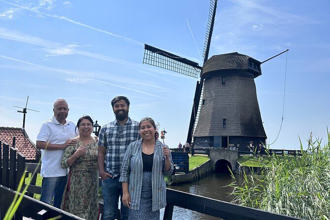 Giethoorn Roundtrip Transport with Optional Guided Canal Cruise - Who Will Love This Tour?
