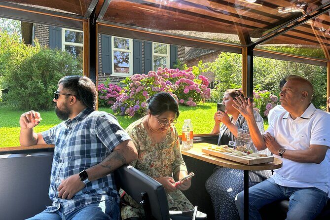 Giethoorn Roundtrip Transport with Optional Guided Canal Cruise - FAQ