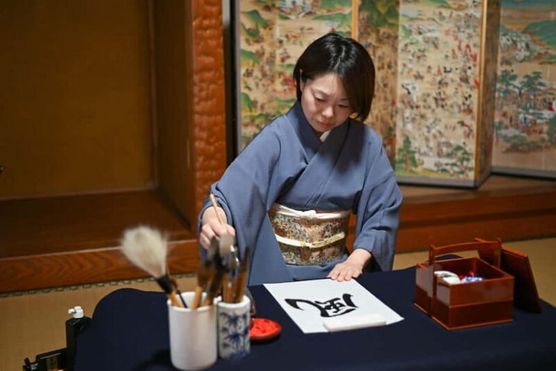 Gifu: Calligraphy and Traditional Japanese Crafts - Gifu: Calligraphy and Traditional Japanese Crafts – A Detailed Review