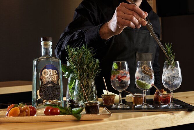 Gin tasting experience in Athens - Group Size and Social Aspect