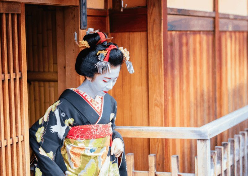 Gion Walking Tour, Geisha Show and Japanese Game in Kyoto - Exploring Kyoto’s Gion: Gion Walking Tour, Geisha Show, and Traditional Japanese Fan Game