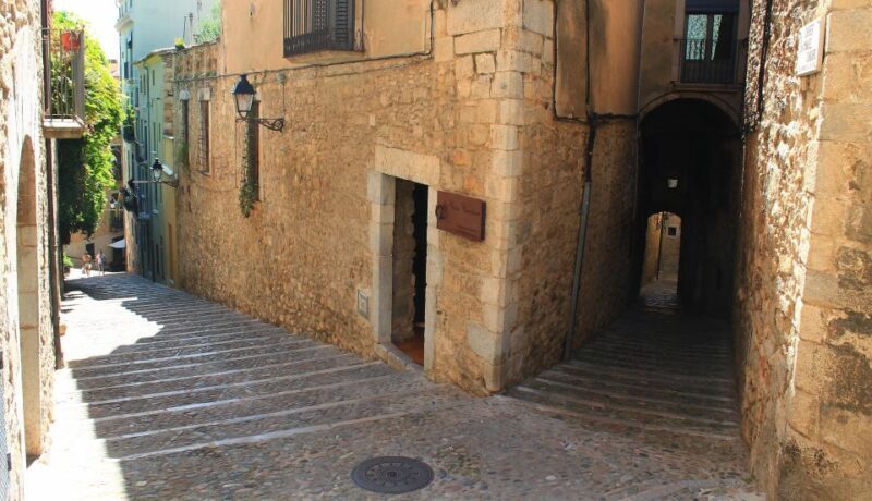 Girona: Small Group Jewish History Tour of Girona and Besalú - Authentic Experiences and Authenticity