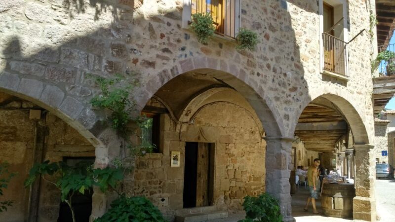 Girona: Volcano Area, Besalú, and Banyoles Lake Tour - Medieval Villages with Authentic Charm
