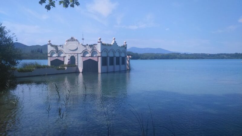 Girona: Volcano Area, Besalú, and Banyoles Lake Tour - The Basaltic Cliff of Castellfollit de la Roca