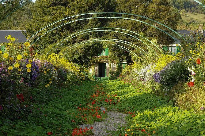 Giverny Half Day Guided Trip with Monet's House & Gardens from Paris by minivan - Frequently Asked Questions