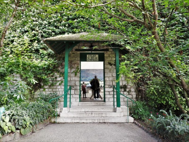 Giverny Village Walking Tour & Skip-the-Line to Monet Garden - An In-Depth Look at the Giverny Village & Monet House Tour