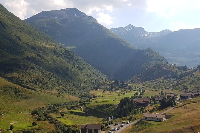 Glacier Express Panoramic Train Round Trip from Zürich With Private Guide - Key Points