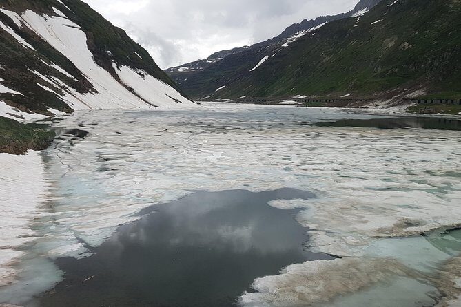 Glacier Express Panoramic Train Round Trip from Zürich With Private Guide - Detailed Breakdown of the Itinerary