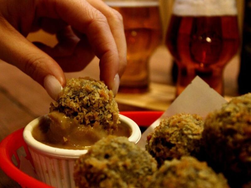 Glasgow: Beer Flight with a Haggis Taster in a Glasgow pub - An In-Depth Look at the Glasgow Beer Flight & Haggis Taster