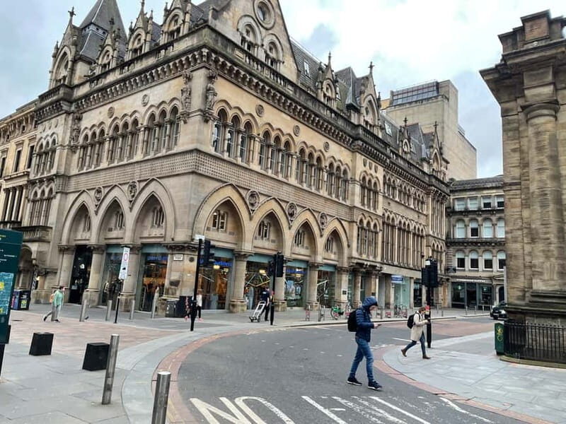 Glasgow: Walk The streets with a professional actor as guide - Who Will Love This Tour?