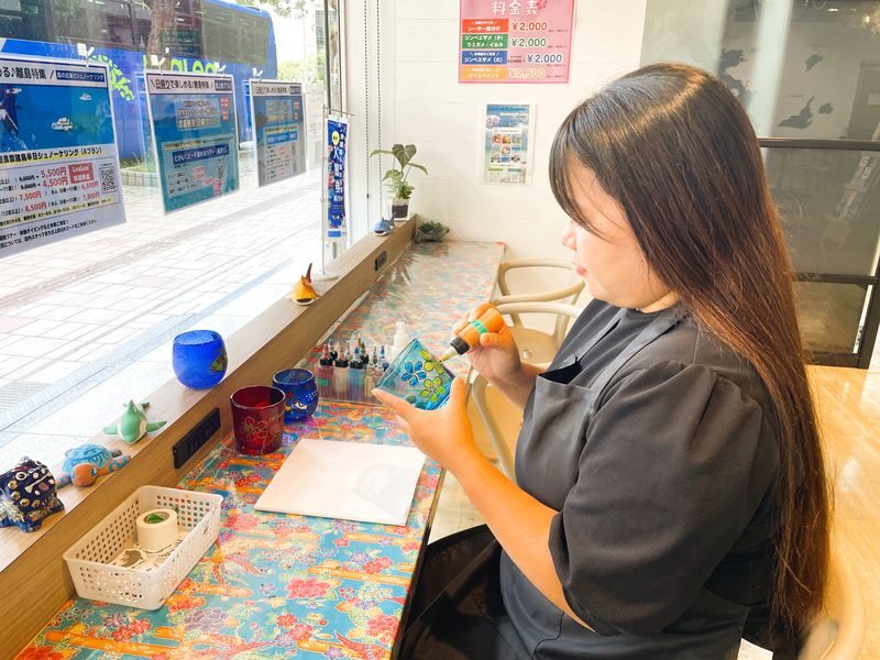 Glass Painting Experience in Okinawa - A one-hour craft break in central Naha