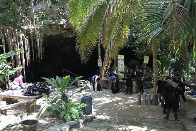 Go for 2 dives in cenote Dos ojos for certified divers - FAQ