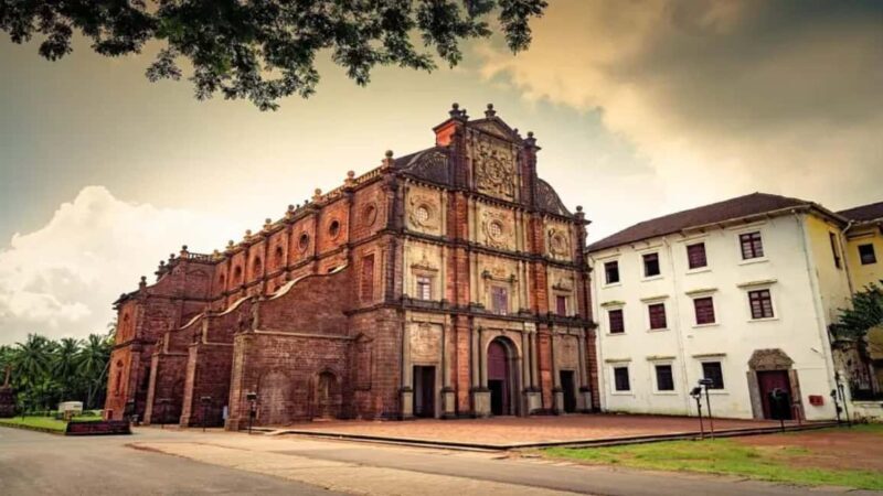 Goa: Baga Beach & The Basilica of Bom Jesus Highlights Tour - Key Points