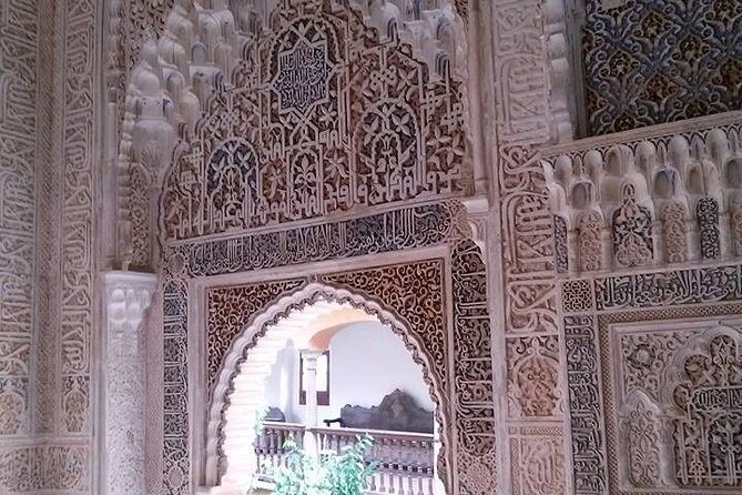 Going to Alhambra? 3 hrs Private Tour! Skip the long lines to visit the Alhambra - A Close Look at the 3-Hour Private Tour of the Alhambra