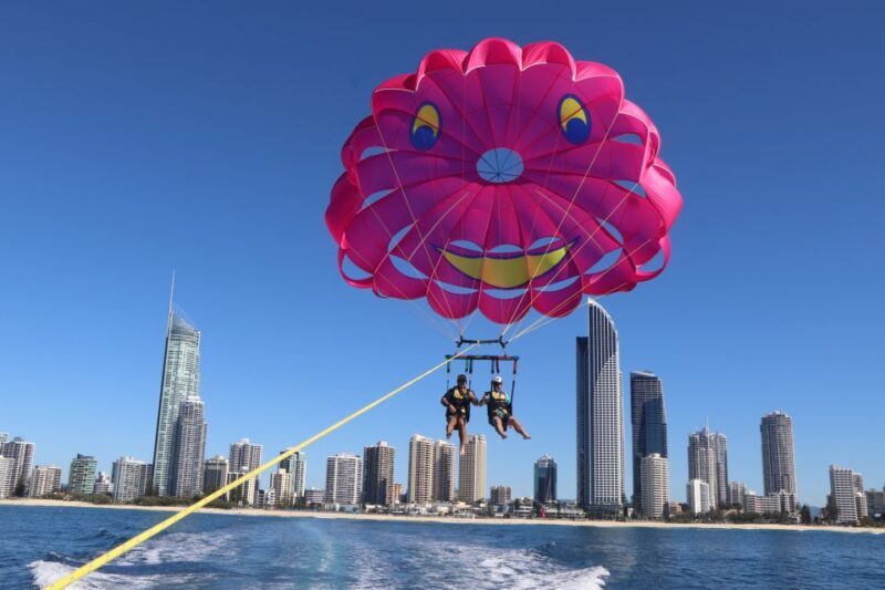 Gold Coast: Parasailing in Surfers Paradise with Free Photos - FAQ