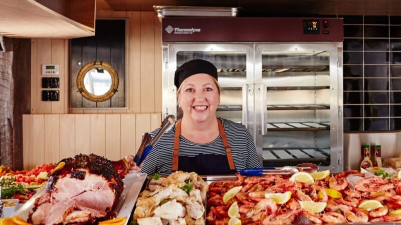 Gold Coast: Sightseeing Cruise with Buffet Lunch - The Sum Up