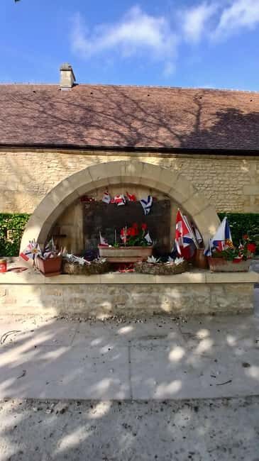 Gold, Juno and Omaha guided small group tour - An In-Depth Look at the Normandy D-Day Guided Tour