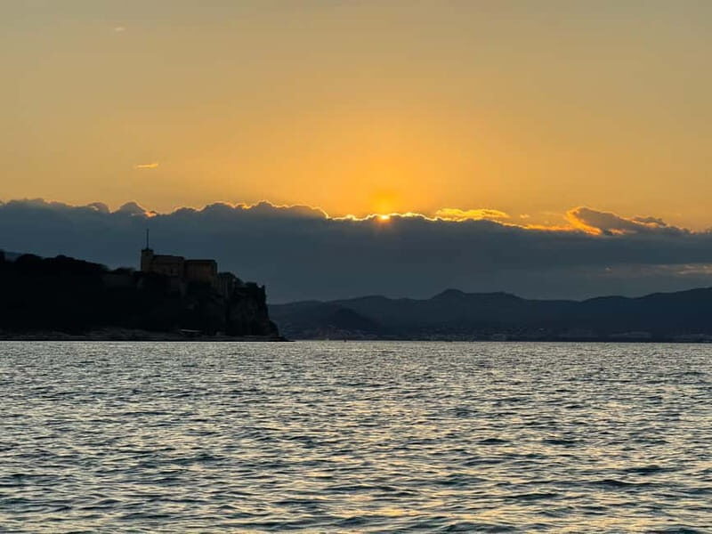 Golf Juan: Sunset Sailing Cruise with aperitif at the Island - Key Points