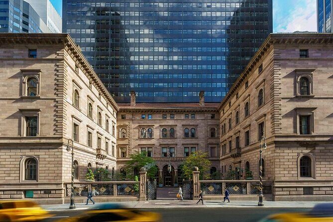 Gossip Girl Uptown Site Tour in a Vintage Car - An In-Depth Look at the Gossip Girl Uptown Site Tour