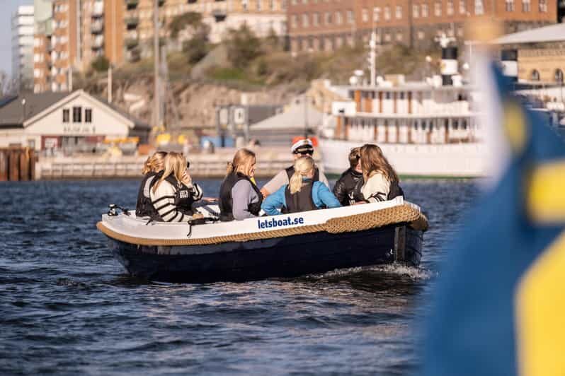 Gothenburg city center: Electric selfdrive boat tour - Analyzing the Value