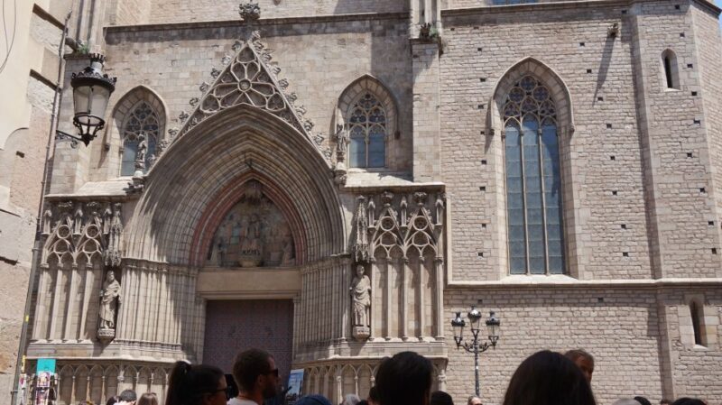 Gothic Paths, Tapas & Sagrada Familia. Private Tour - The Sum Up