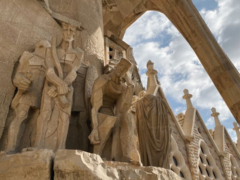 Gothic Paths, Tapas & Sagrada Familia. Private Tour - FAQs
