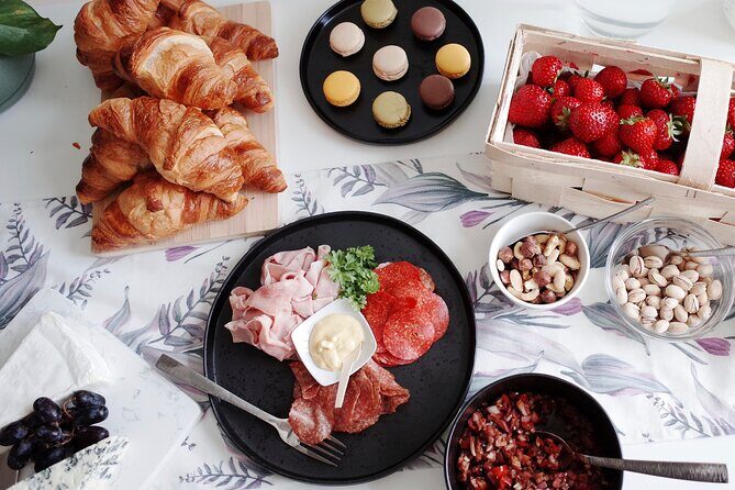 Gourmet Brunch with Chef: Unlimited Drinks & Stunning River Views - A Scenic, Gourmet Brunch with Celebrity Flair in Prague
