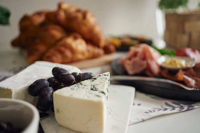Gourmet Brunch with Chef: Unlimited Drinks & Stunning River Views - The Personal Touch