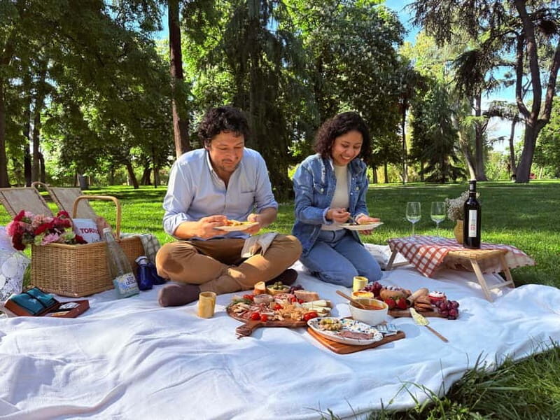 Gourmet Spanish Tapas Picnic in Retiro Park (Private) - Key Points