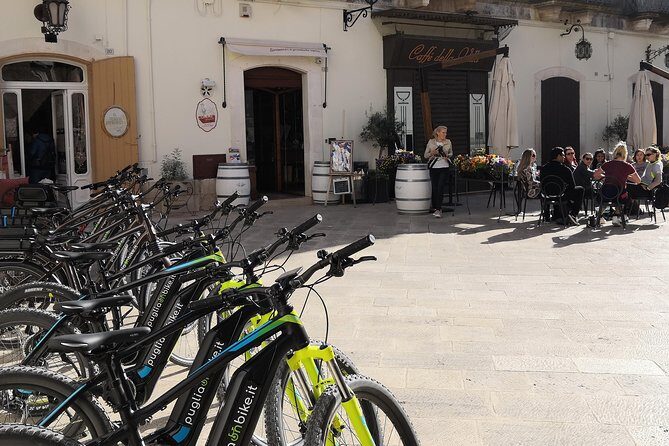 GPS tour with E-Bike on cycleroute of acqueduct Pugliese with wine tasting directly in vineyards - The Experience in Detail