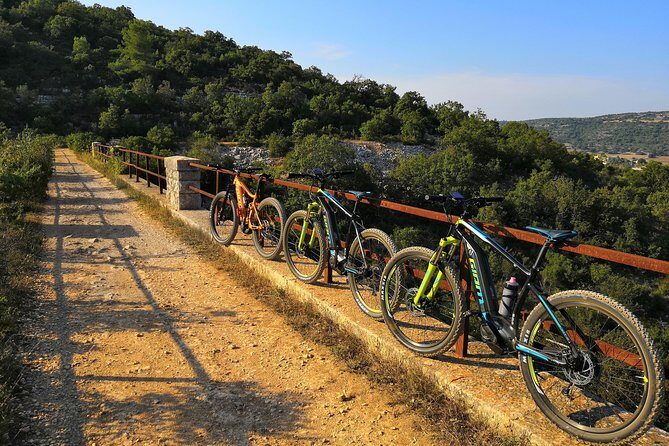 GPS tour with E-Bike on cycleroute of acqueduct Pugliese with wine tasting directly in vineyards - Authenticity and Value
