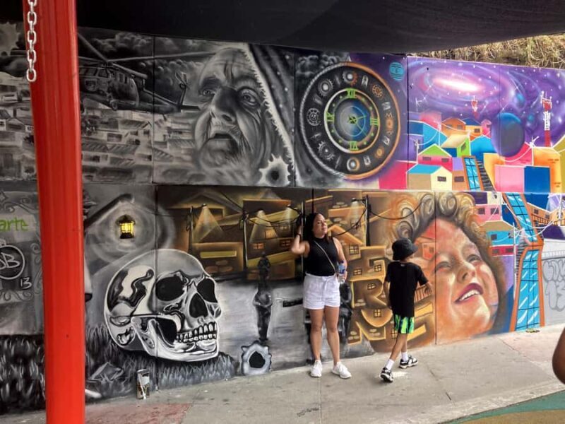 Graffiti Tour comuna 13 Medellin - Key Points