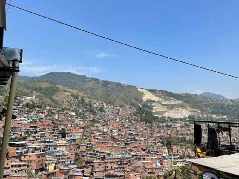 Graffiti Tour Medellin: History and art in Comuna 13 - Graffiti Tour Medellín: History and Art in Comuna 13