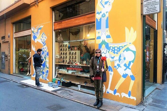 Grafiti tour and Carmen Quarter - Authenticity and Artistic Significance