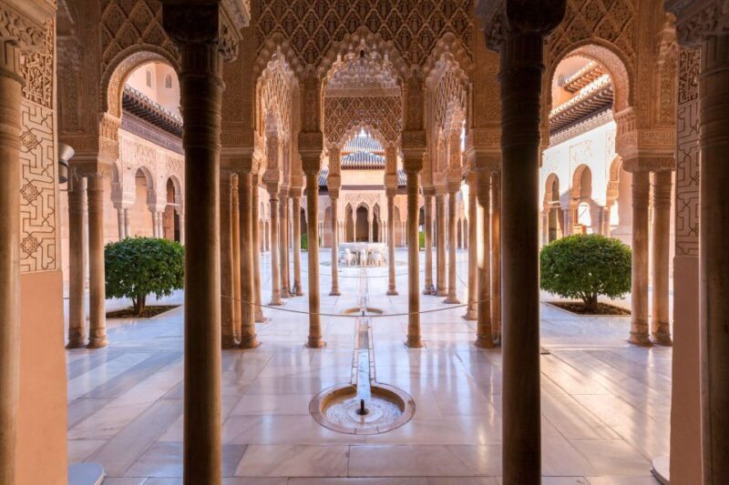 Granada: 3-Hour Alhambra and Generalife Gardens Guided Tour - The Experience in Detail