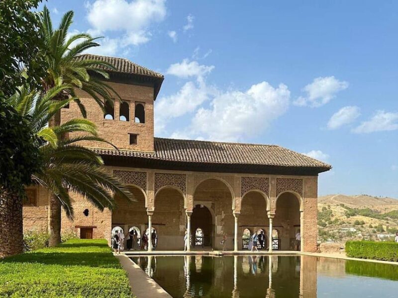 Granada: Albaicin and Sacromonte Guided Walking Tour - Discovering Granada’s Historic Neighborhoods: Albaicin and Sacromonte Guided Walking Tour