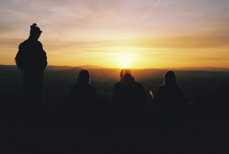 Granada: Albaicín and Sacromonte Sunset Tour & Flamenco Show - Key Points