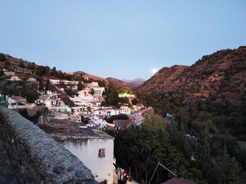 Granada: Albaicín and Sacromonte Sunset Tour & Flamenco Show - Practical Details and Considerations