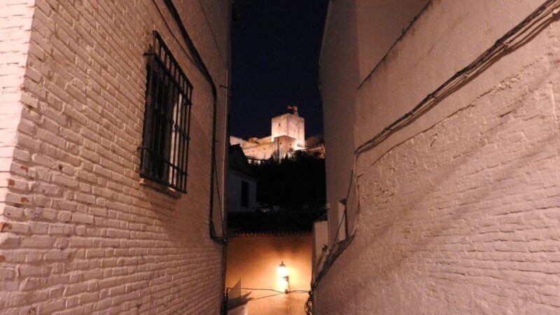 Granada: Albaicín in the Dark Walking Tour - Setting the Scene: Granada’s Albaicín at Night