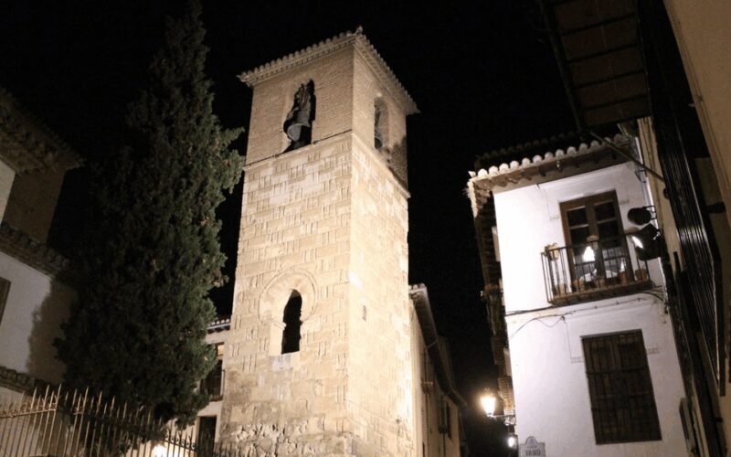 Granada: Albaicín in the Dark Walking Tour - What Makes This Tour Special?