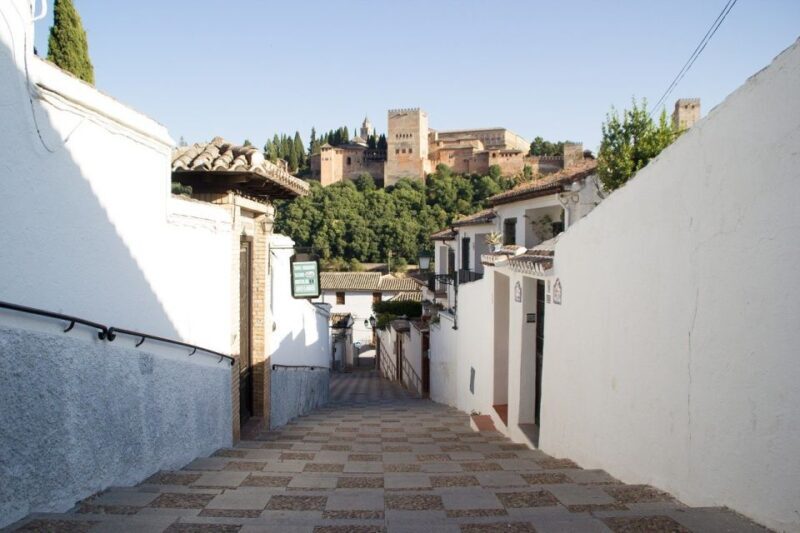 Granada: Albaicín, Sacromonte & Museum of Caves Walking Tour - A Deep Dive into the Experience