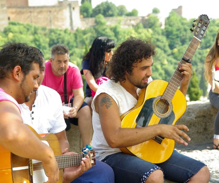 Granada: Albaicín & Sacromonte Walking Tour & Flamenco Show - Who Should Book This Tour?