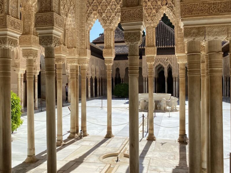 Granada: Alhambra, Alcazaba, and Generalife Private Tour - Exploring the Alhambra: What Makes This Tour Special